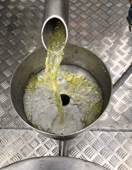 Extraction of the oil / perfume with the still