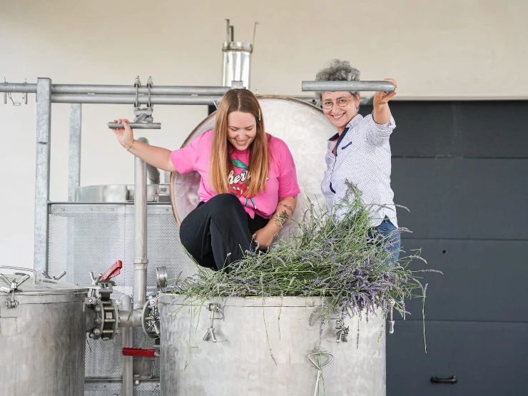 Atelier cueillette-distillation